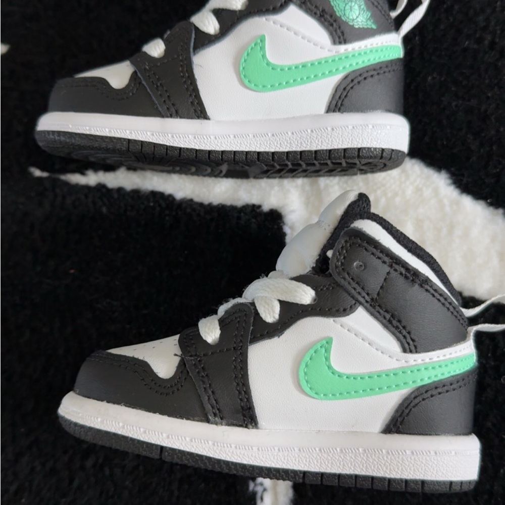 Jordan 1 mid